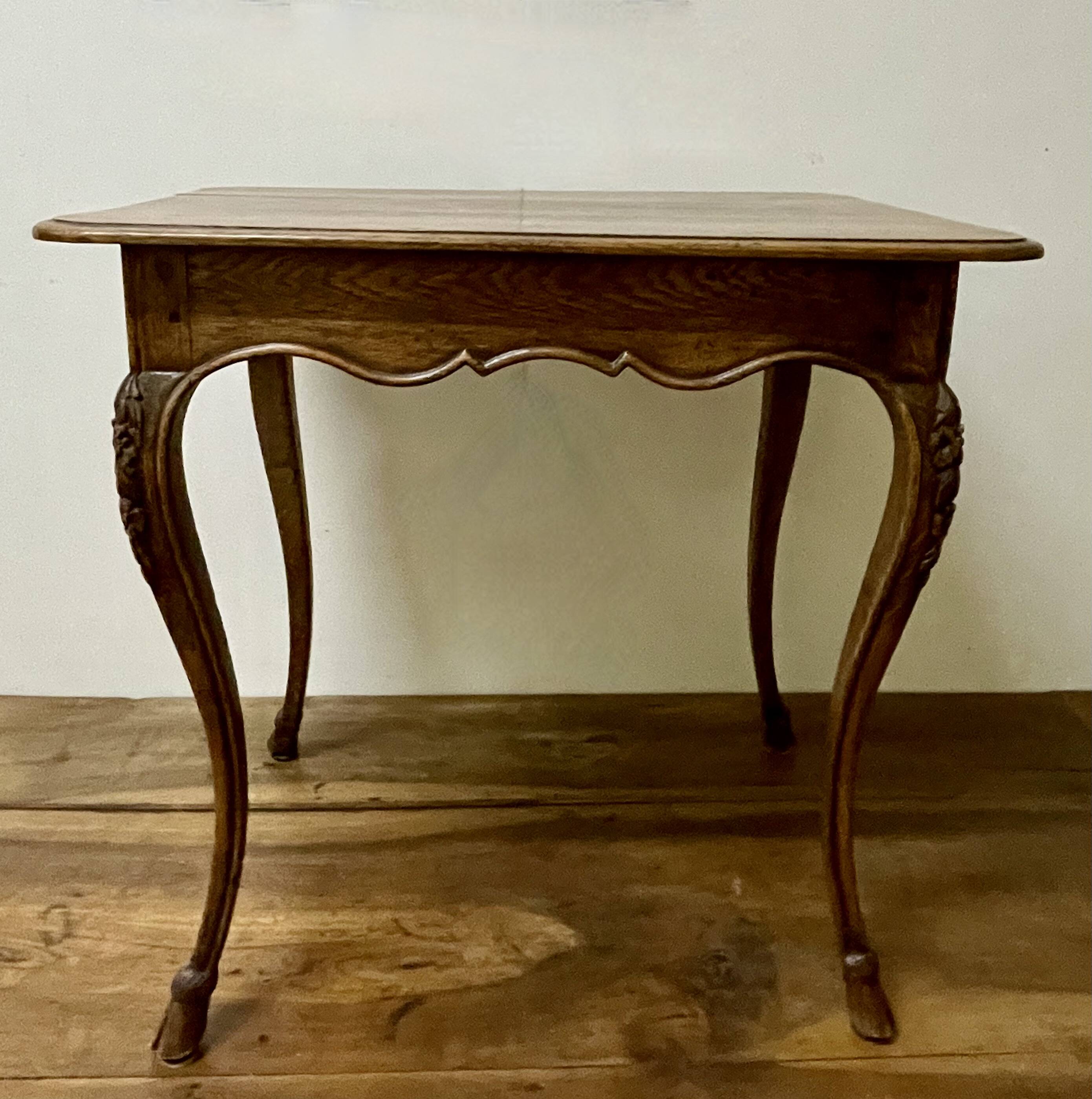 Table d appoint en chêne d époque du XIX ème siècle