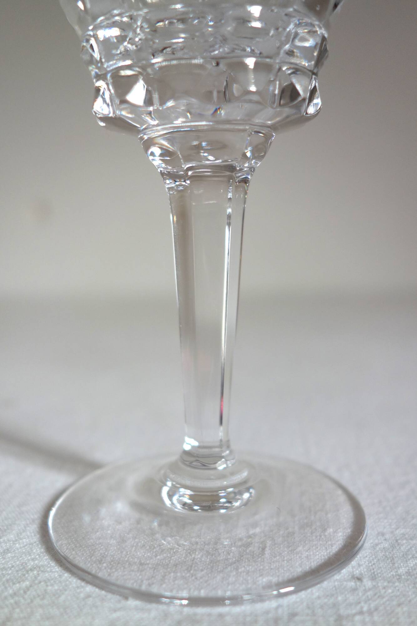 8 vintage Vannes crystal white wine glasses