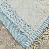 Moroccan rug with colourful patterns, handmade, size 150 x 250 cm.