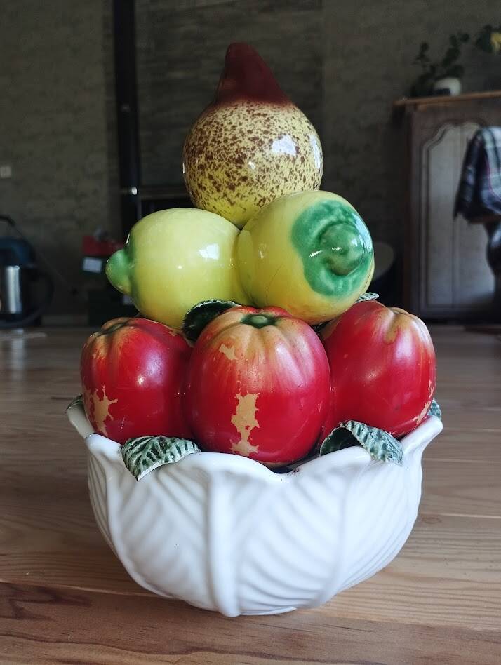 Large vintage fruit bowl – sculptural centrepiece from the year