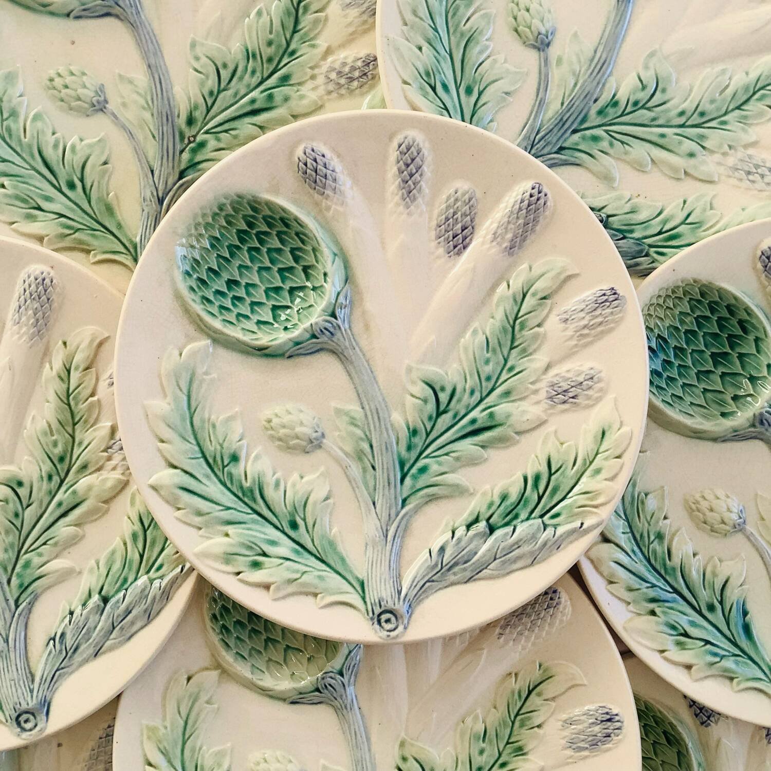 Plate of adparagus artichoke in barbotine