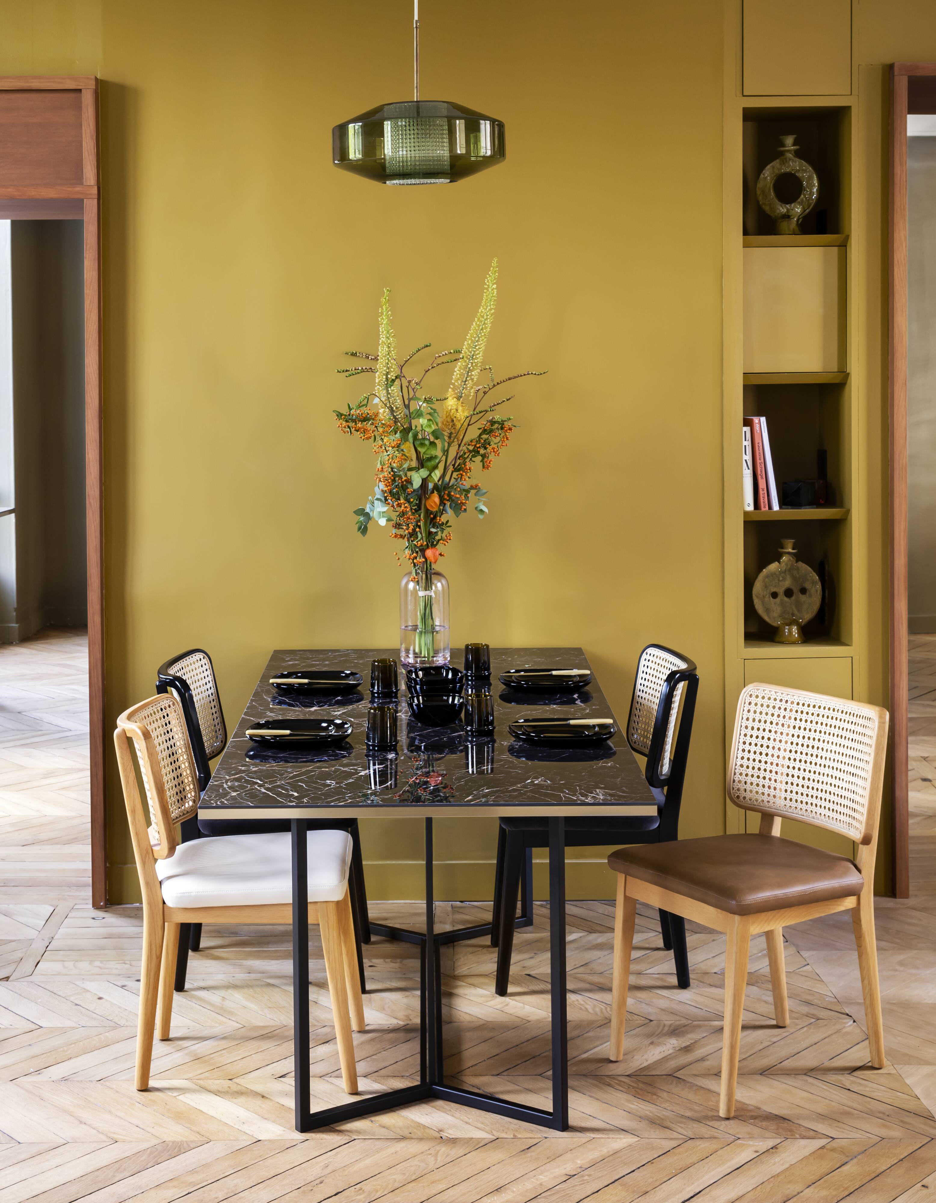 Chair cannage light wood plum