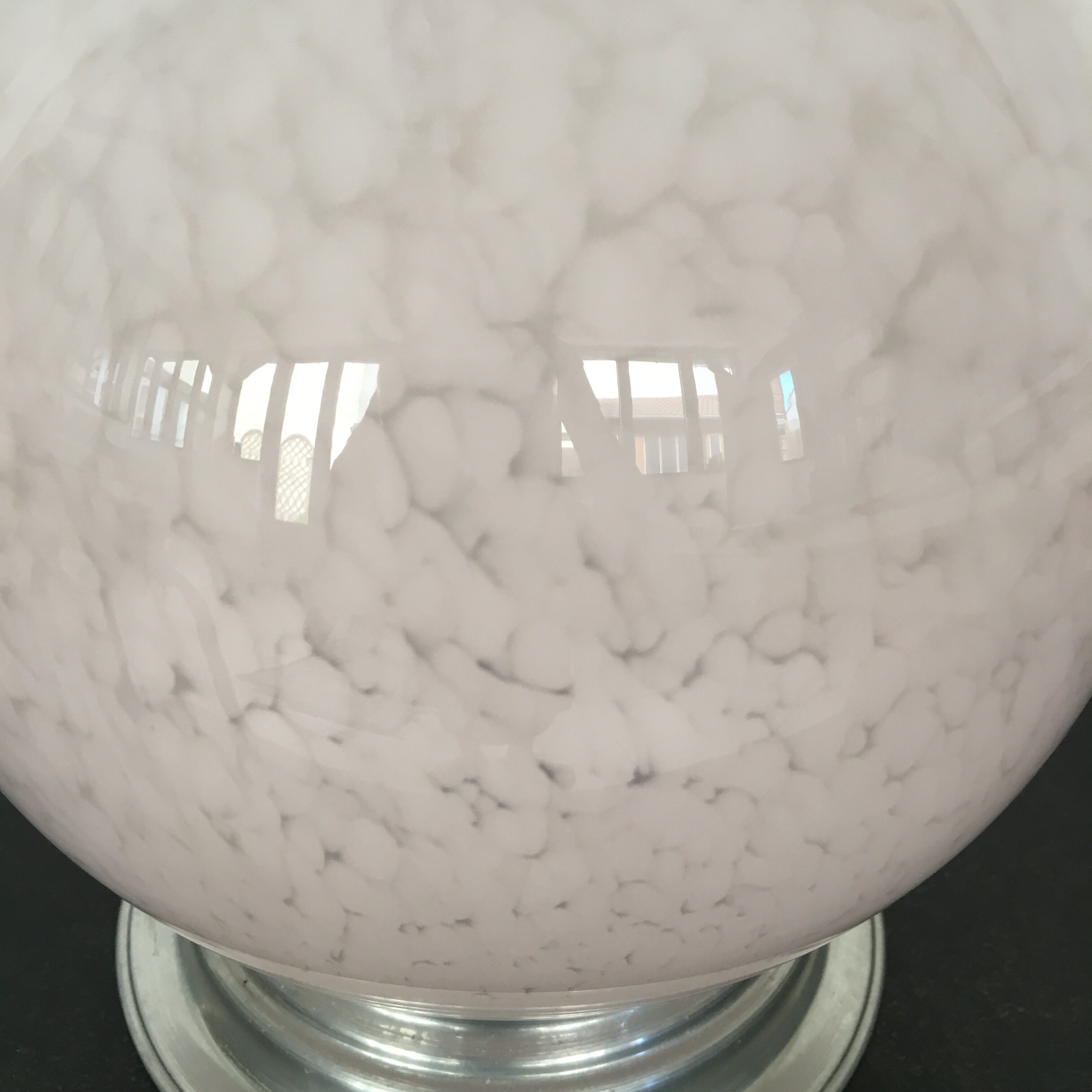 Globe plafonnier verre de Clichy moucheté rose pale