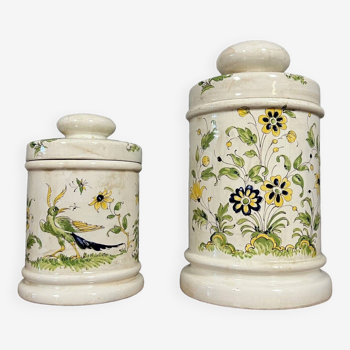 Moustiers 20th century: 2 porcelain bomb pots with hand-painted decorations circa 1930