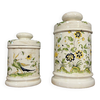 Moustiers 20th century: 2 porcelain bomb pots with hand-painted decorations circa 1930