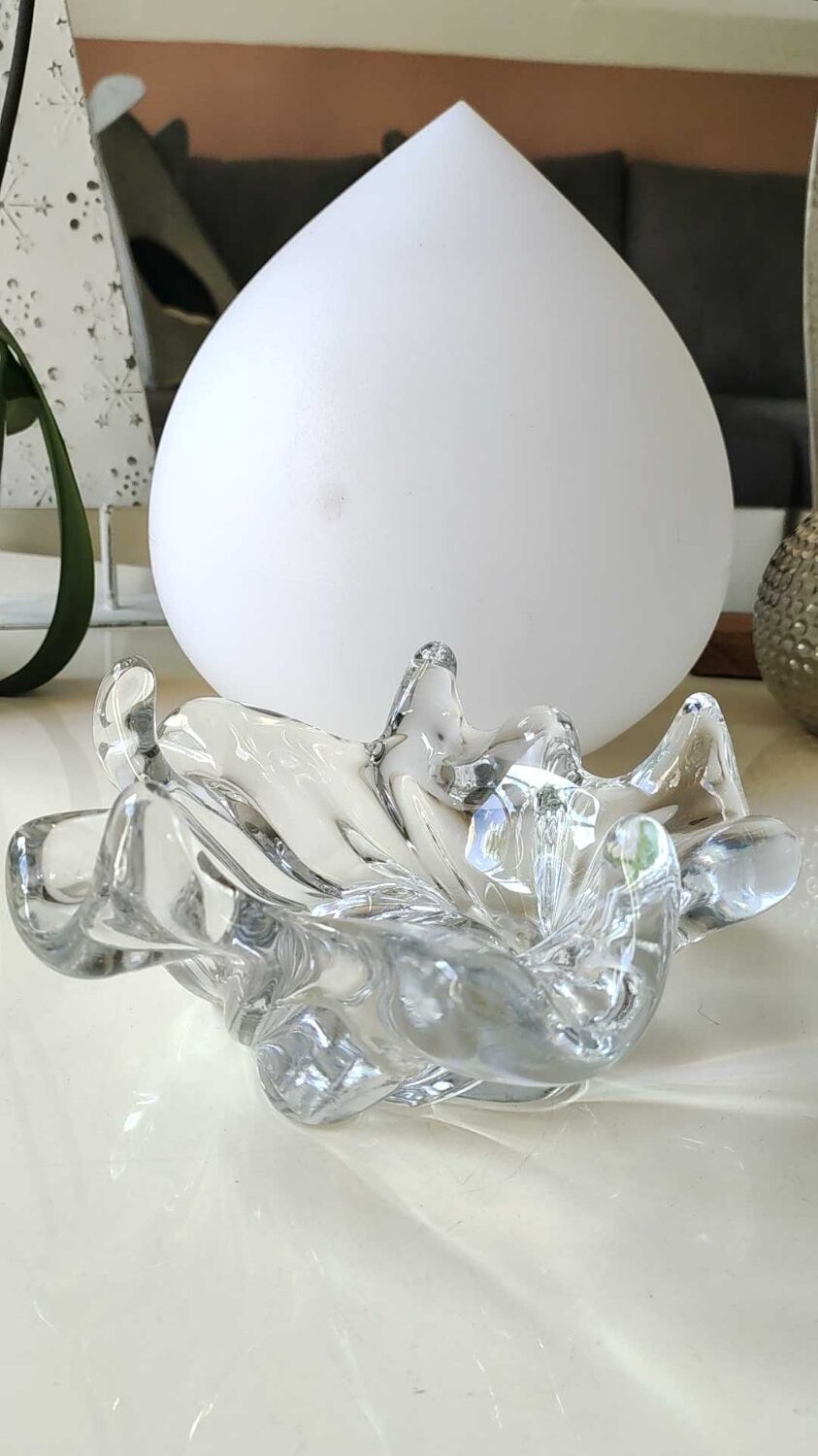 Empty pocket signed Cristallerie de Lorraine, Corolle/floral shape. Polylobed edges with corrugations