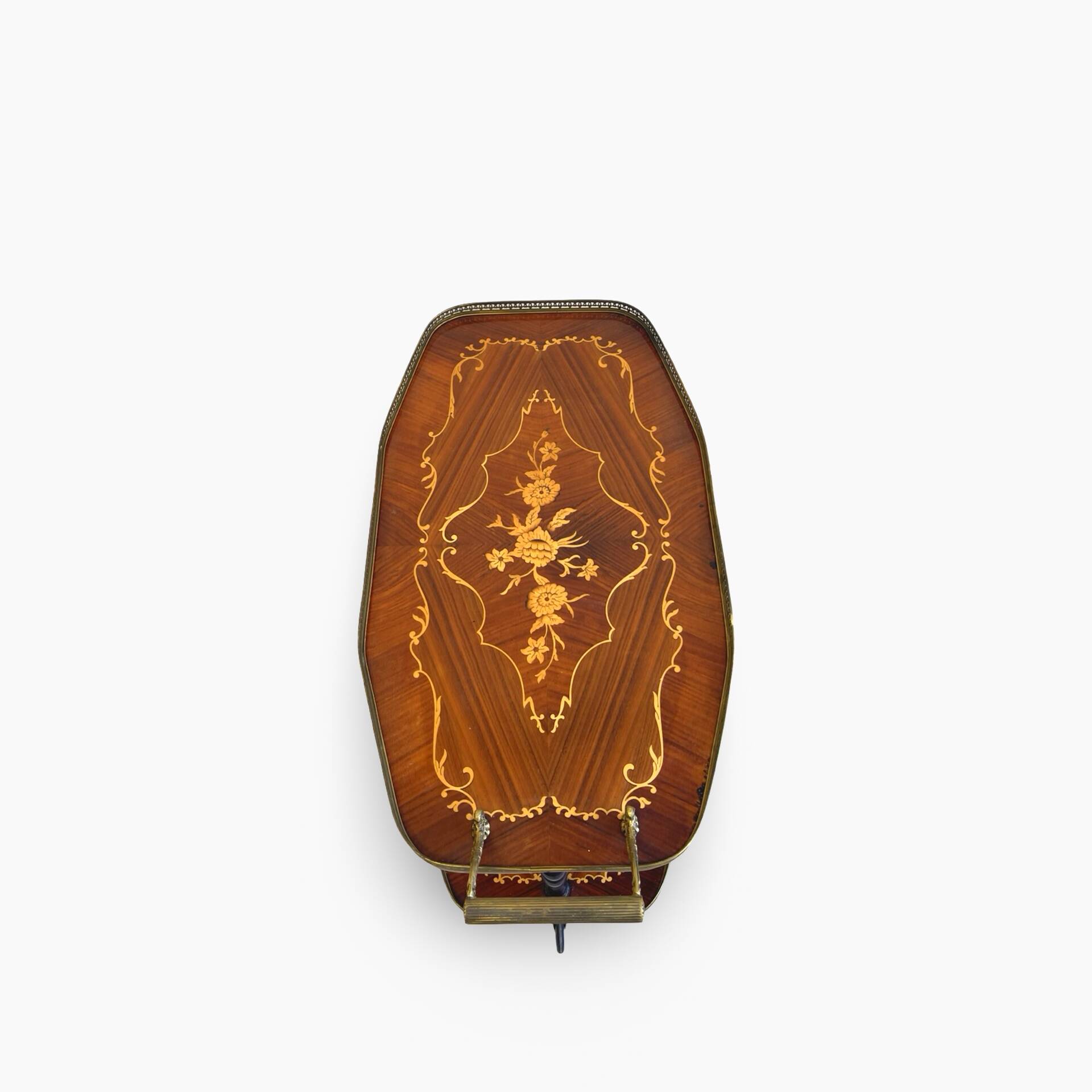 Chariot de bar en marqueterie de style Hollywood Regency italien présente des motifs floraux complexes.