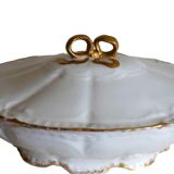 vegetable dish or soup tureen in fine porcelain, decorated with golden ribbons