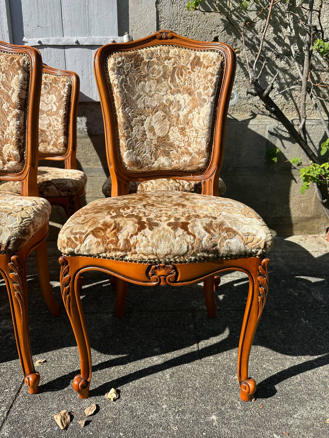 8 cherry wood chairs in Louis XV style with velvet upholstery.