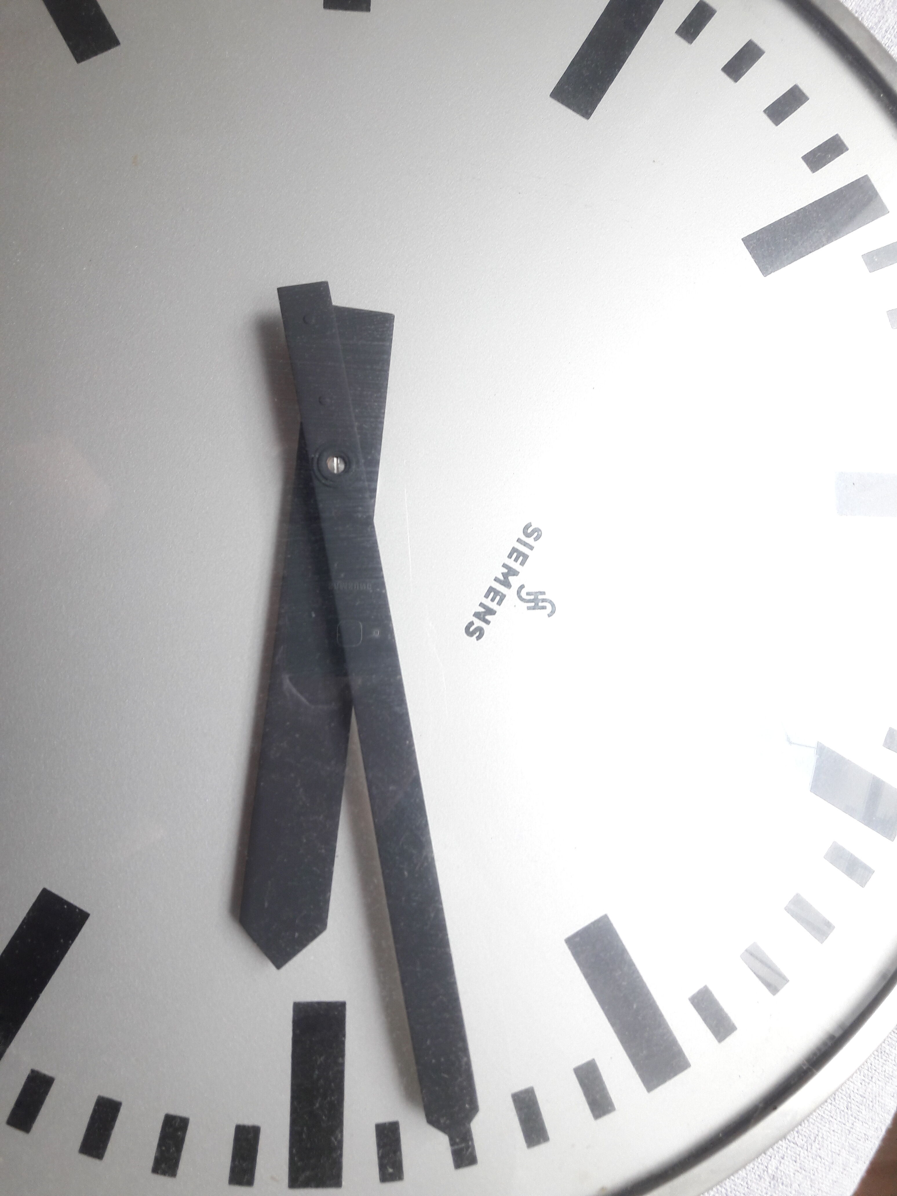 Siemens industrial clock