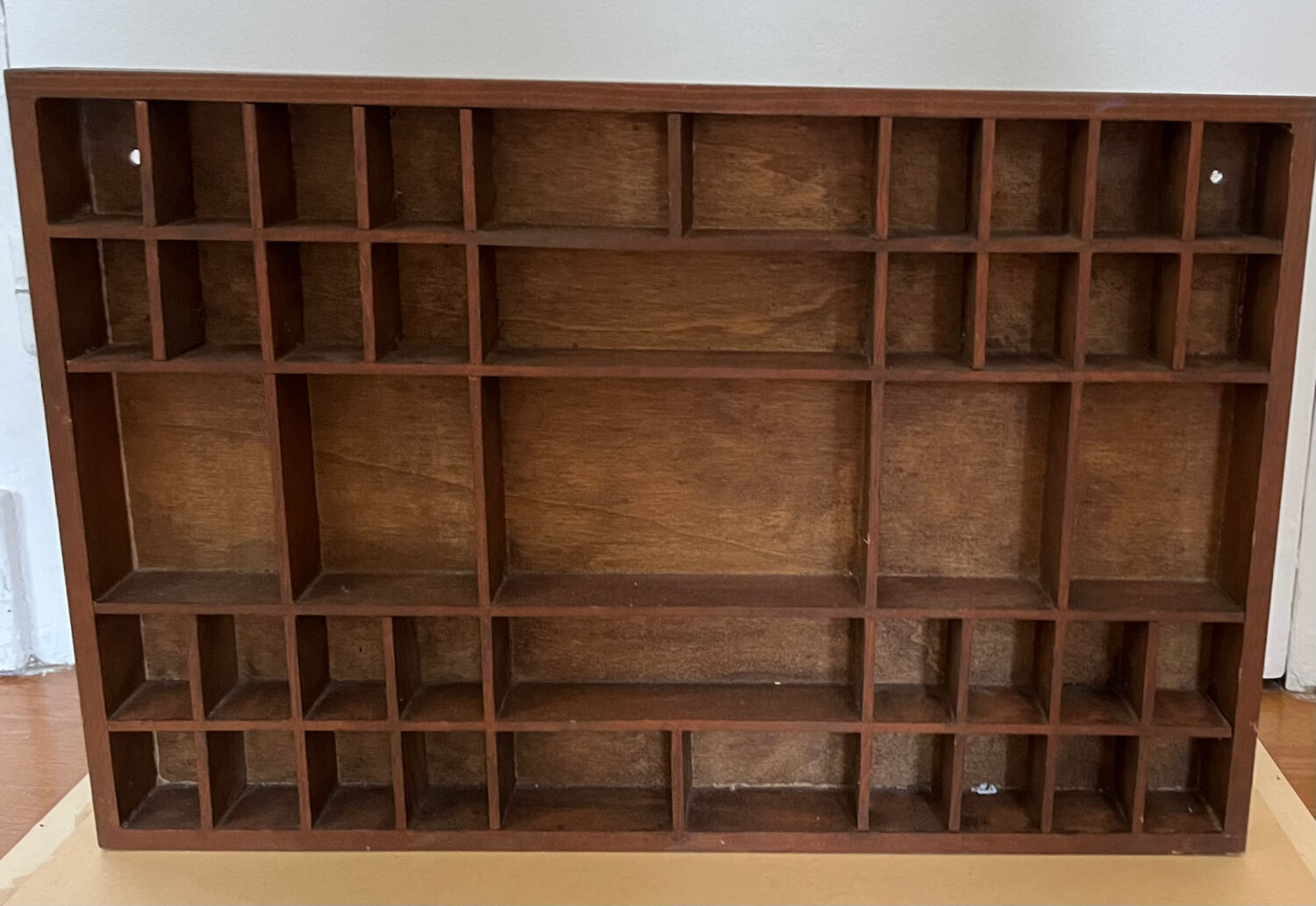 Wall shelf for miniatures