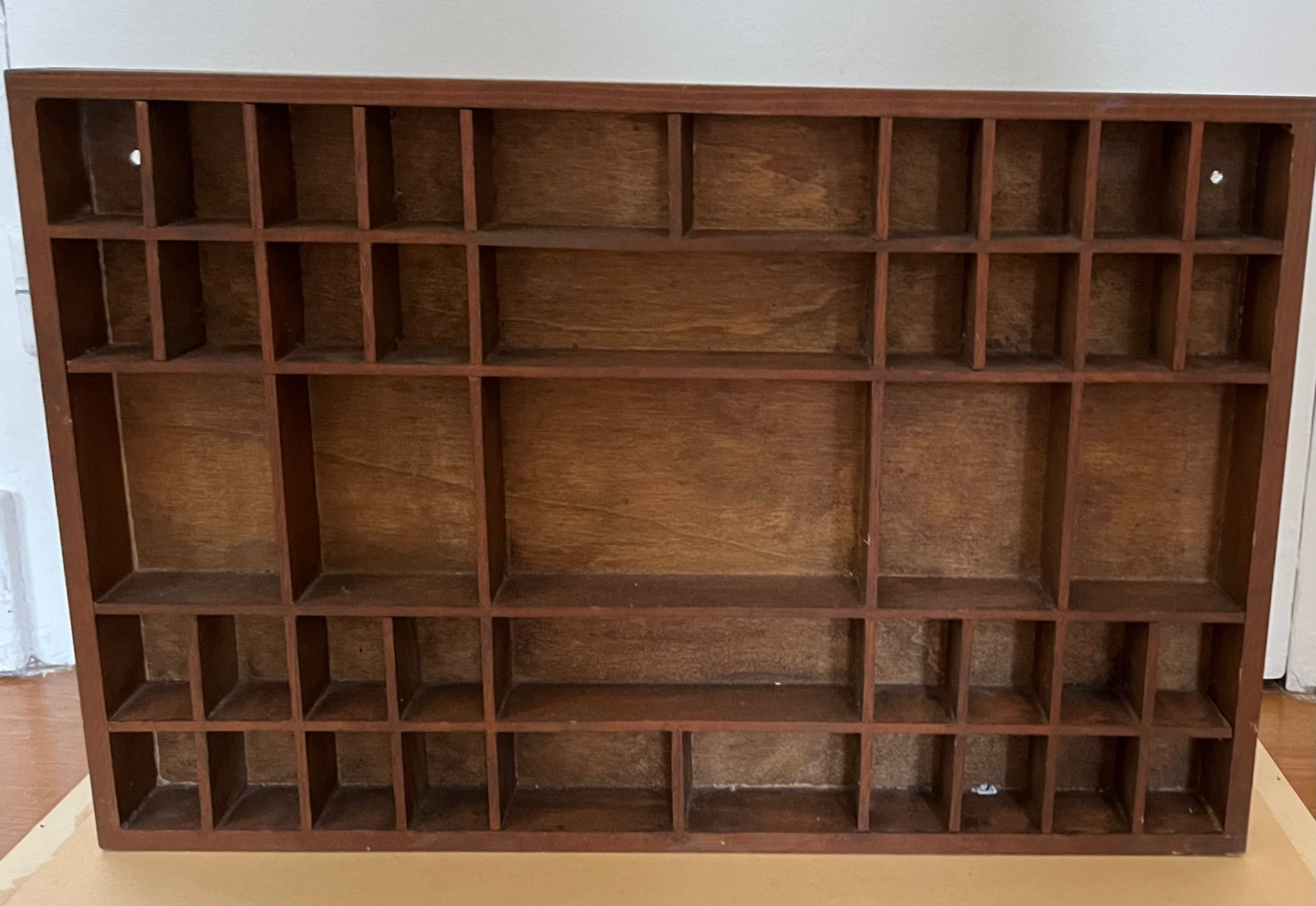 Étagère murale pour miniatures