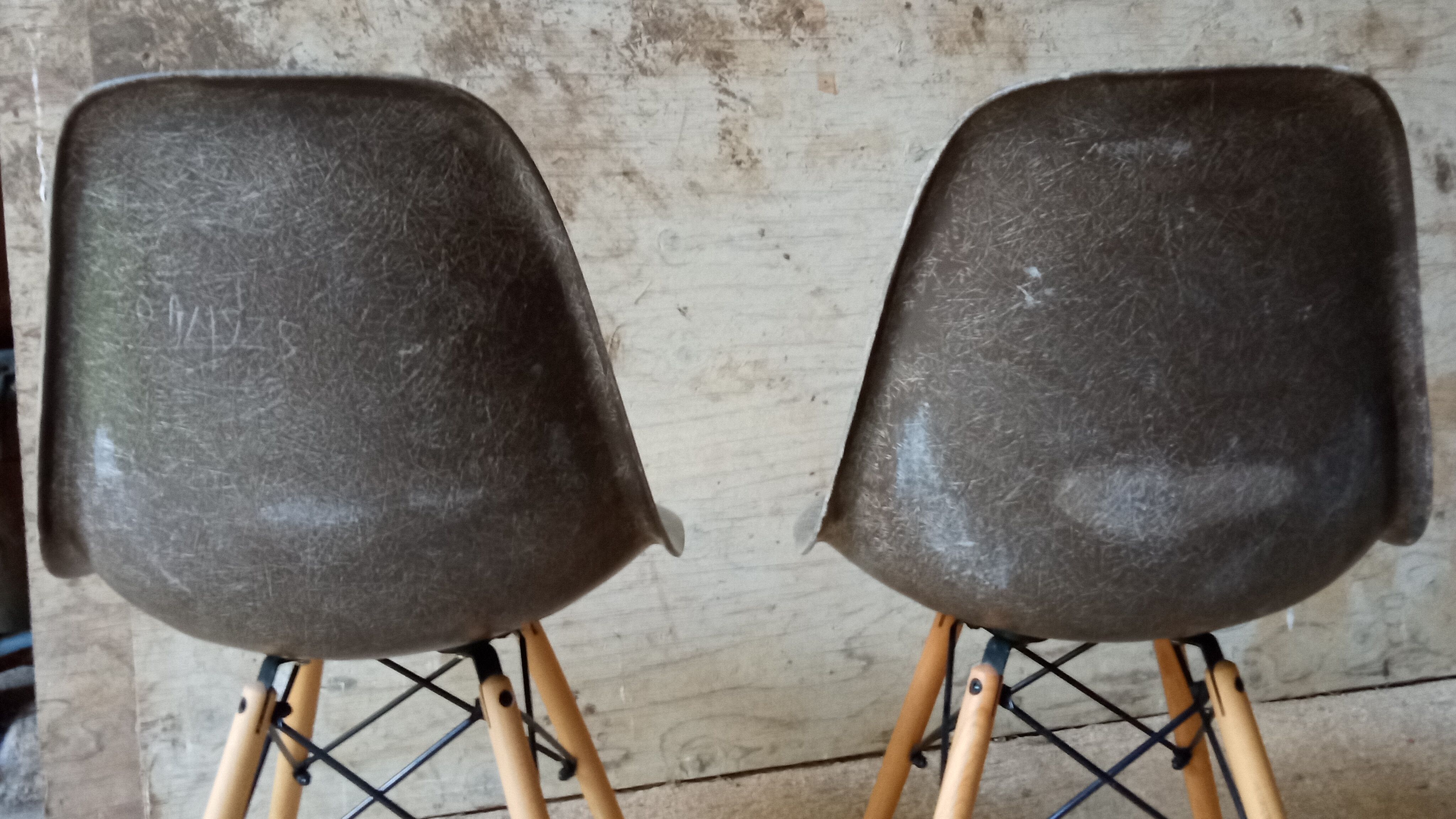 Eames DSW Fiberglass Chair