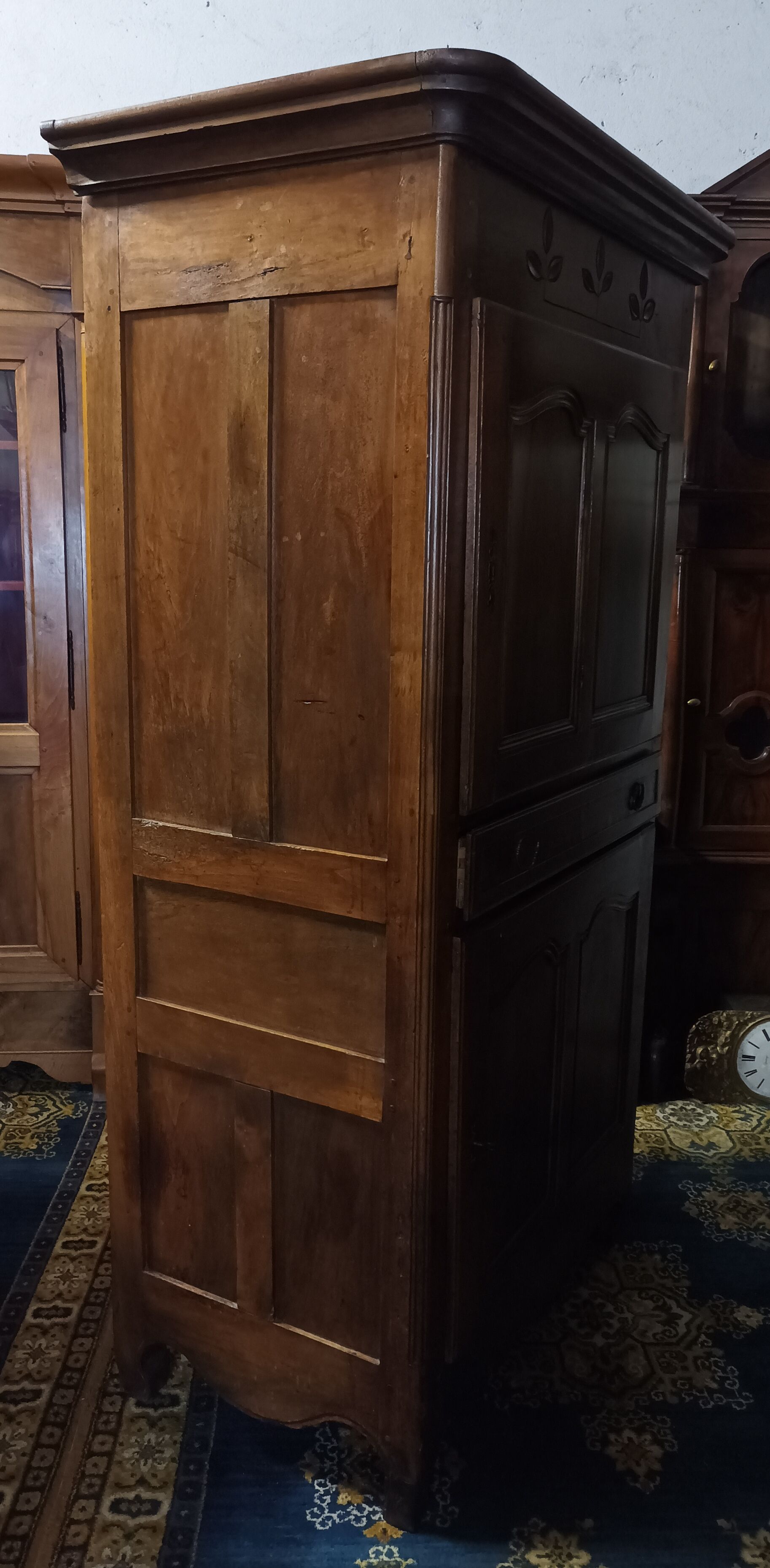 Louis XV standing man in walnut
