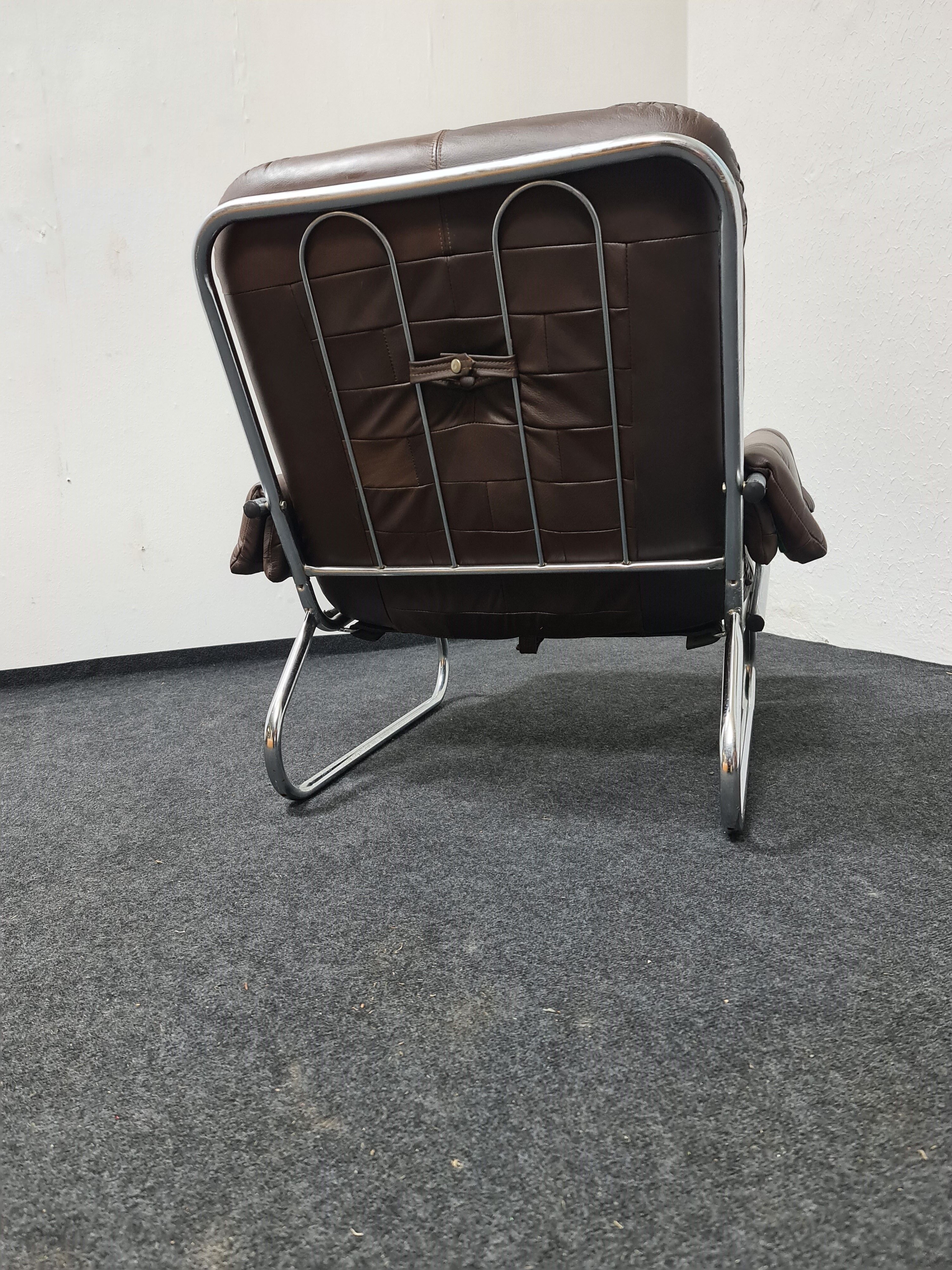 Vintage tubular framed leather lounge chair