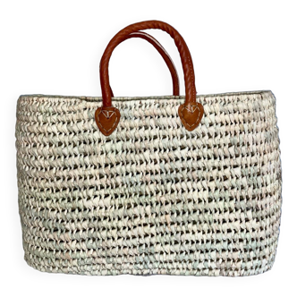 Openwork basket in natural palm