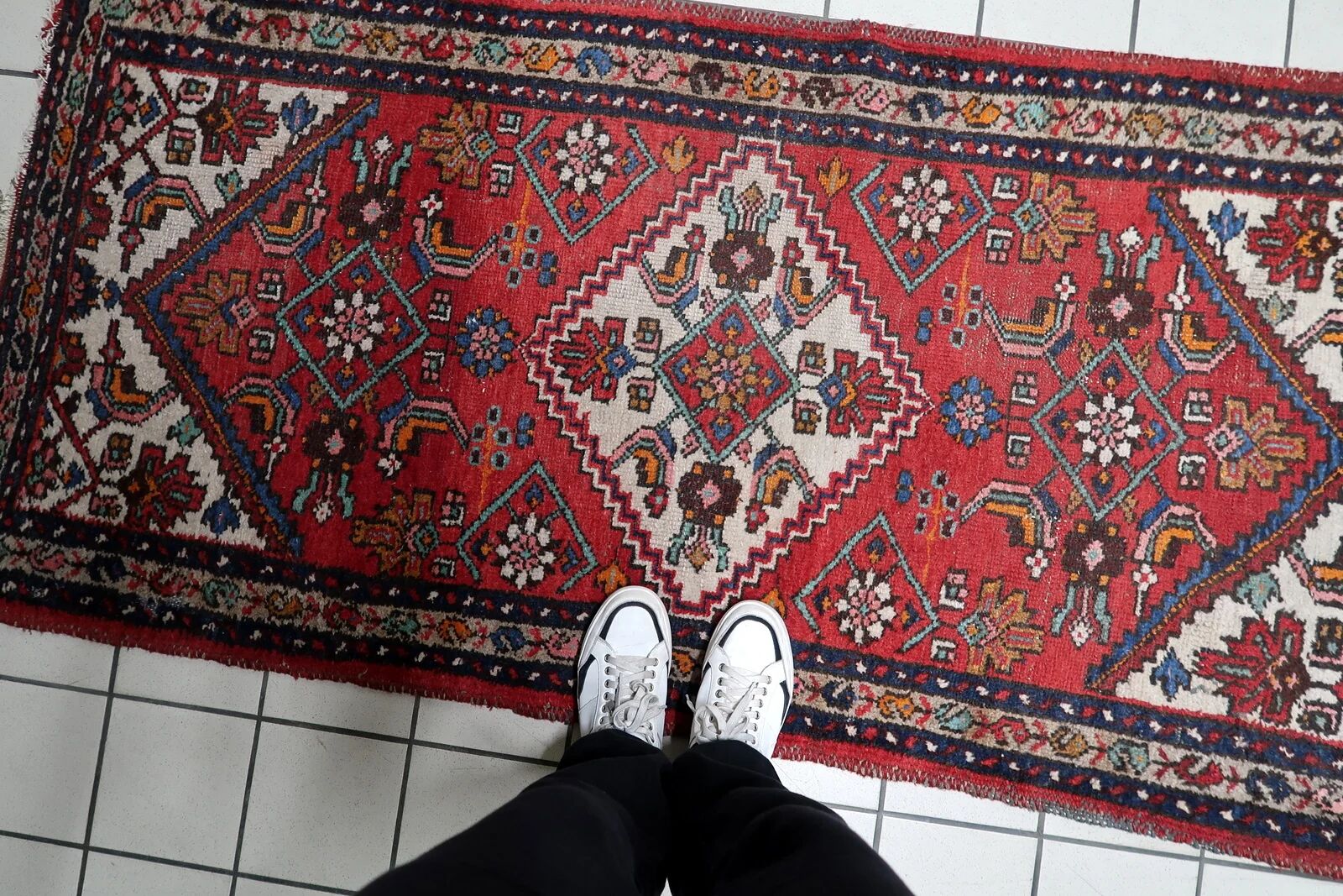 1920s Handmade Vintage Wool Medallion Rug, Red, 93 × 202 cm - 1C1292