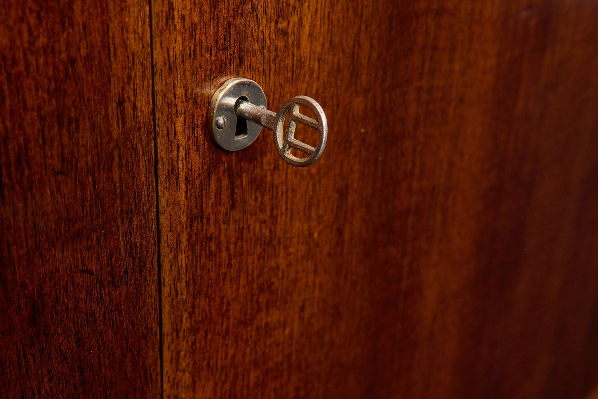 Buffet cubain en acajou de style Bauhaus, Gyula Kaesz, début des années 1940