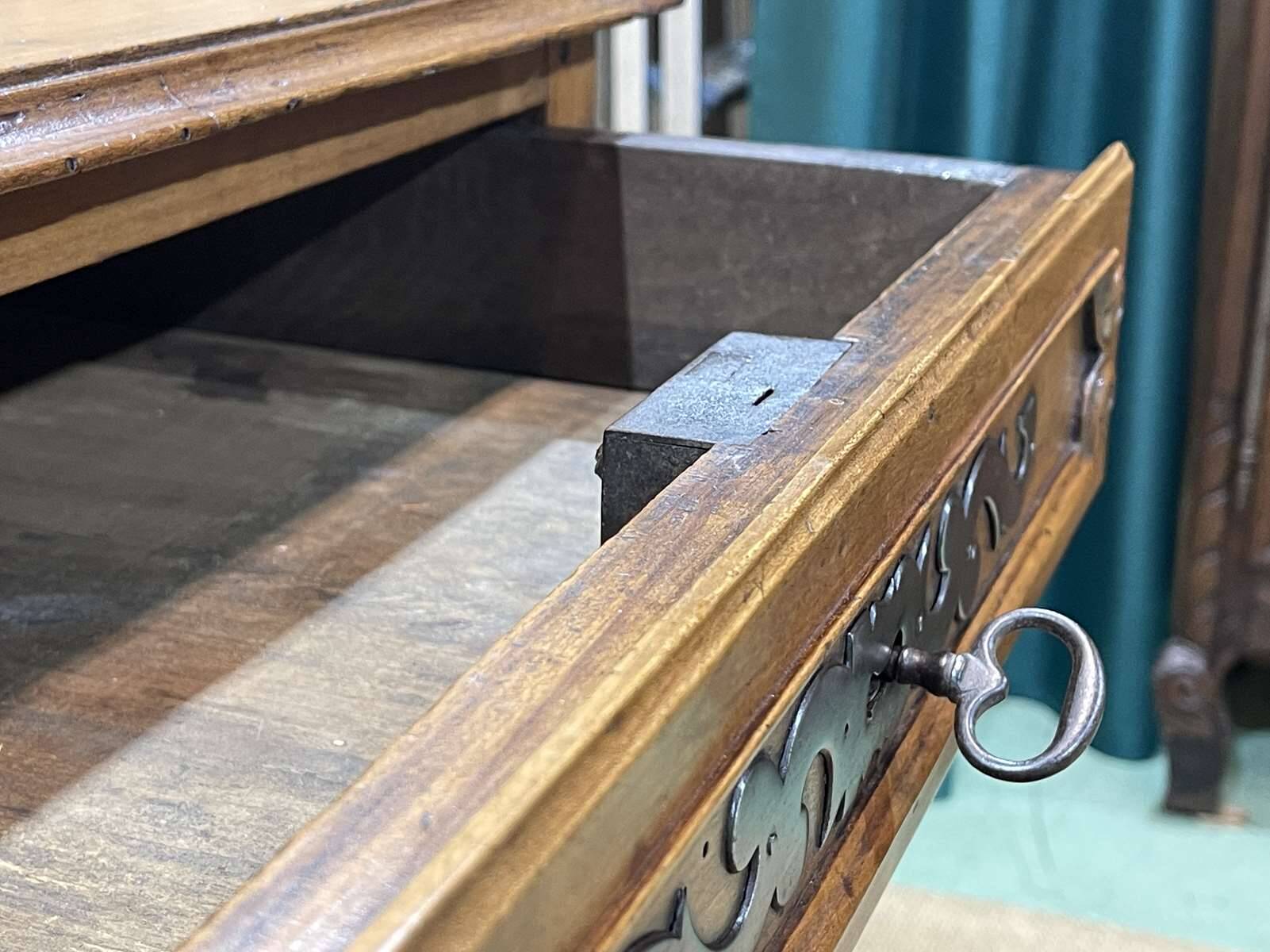 Vendéen Louis XV buffet from the early 19th century in cherry and oak