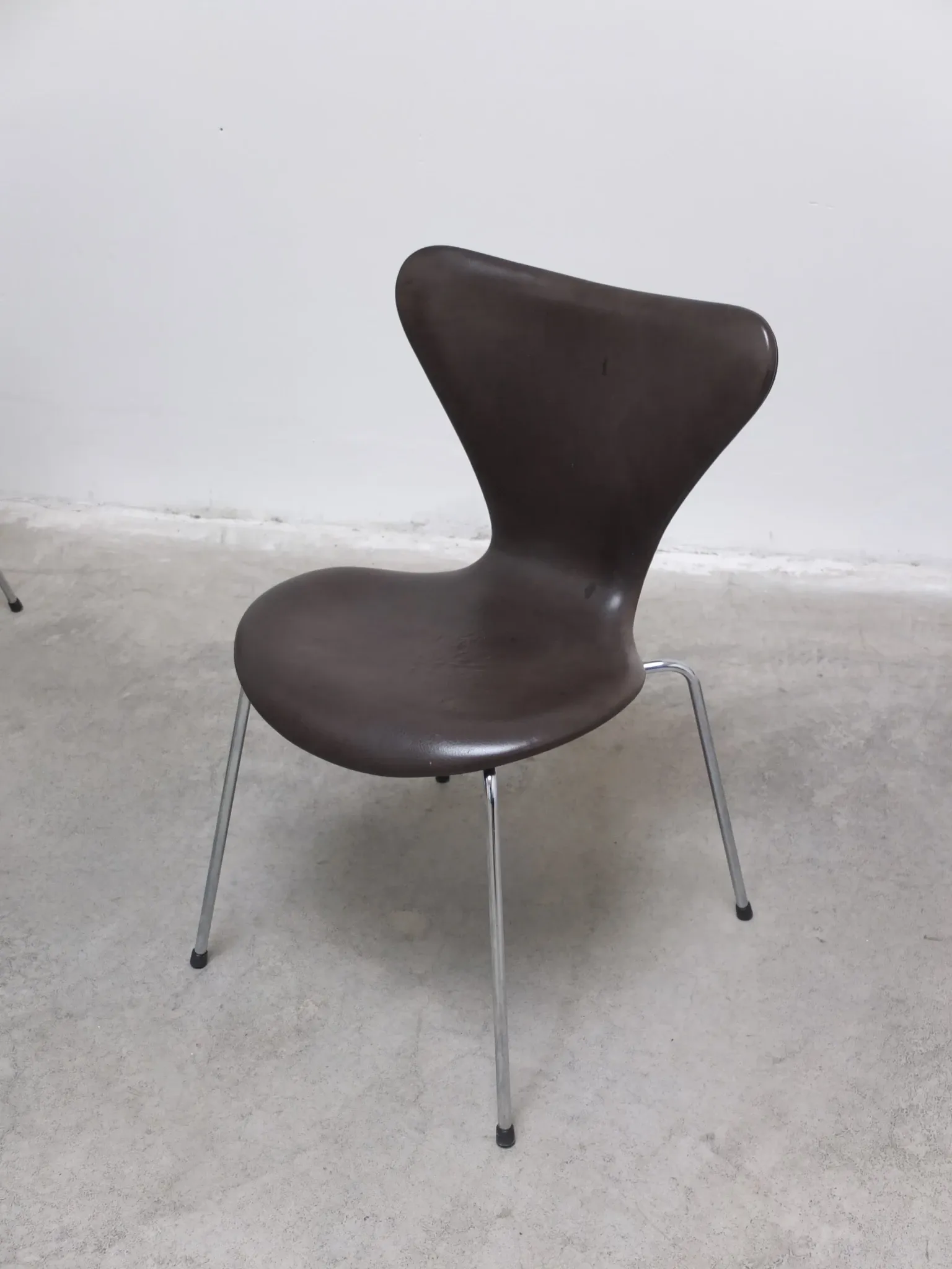 Set of 4 'Series 7' chairs in leather by Arne Jacobsen for Fritz Hansen, 1955