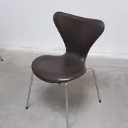 Set of 4 'Series 7' chairs in leather by Arne Jacobsen for Fritz Hansen, 1955