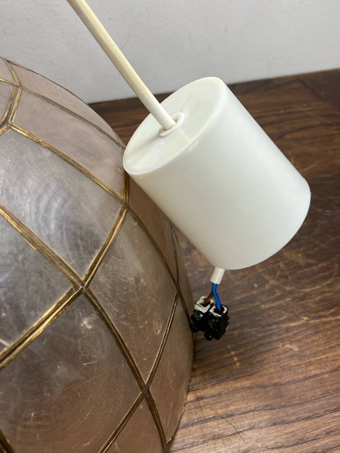 Suspension en nacre et laiton, années 70