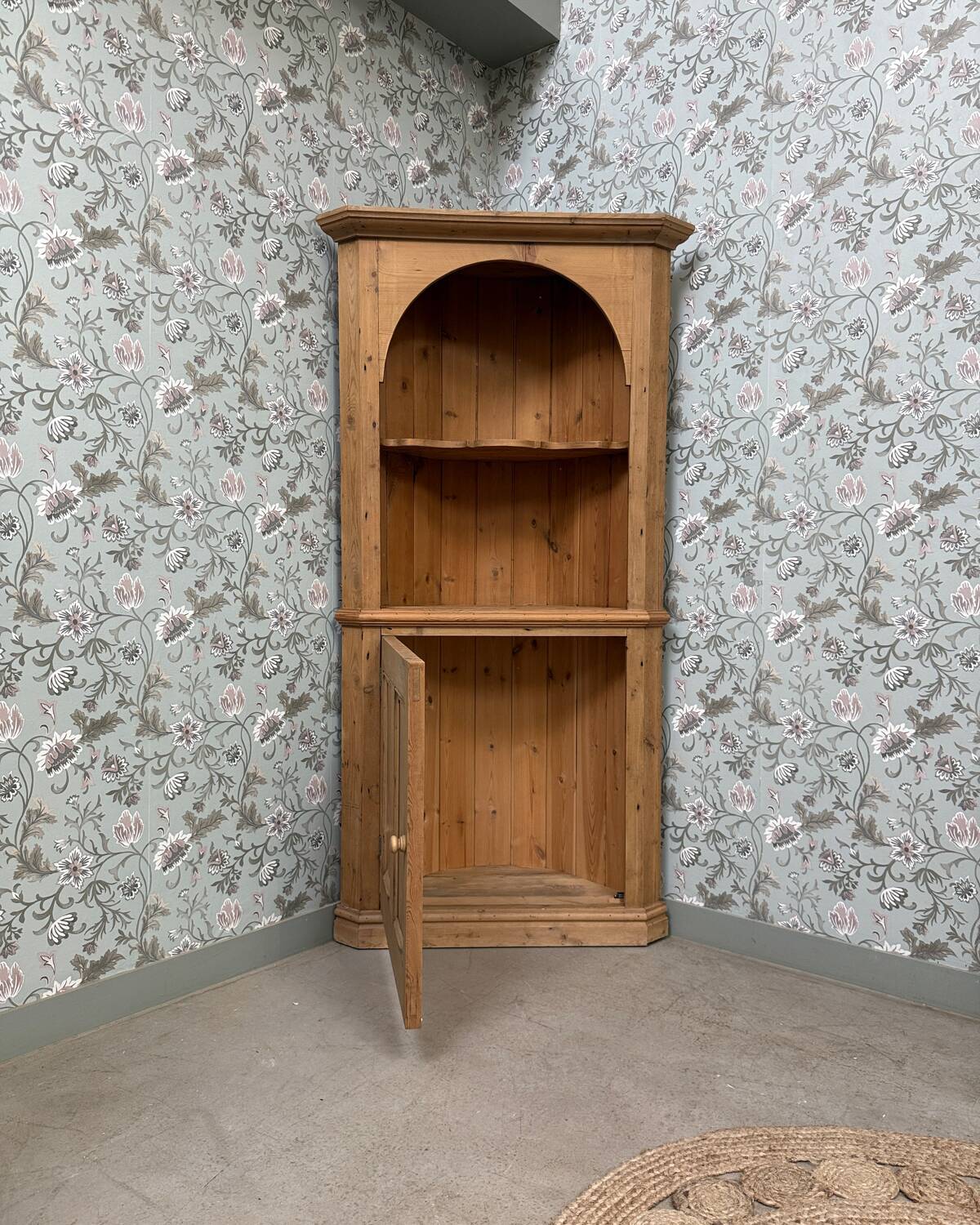 Vintage corner cupboard (renovated)