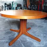 Scandinavian extending table