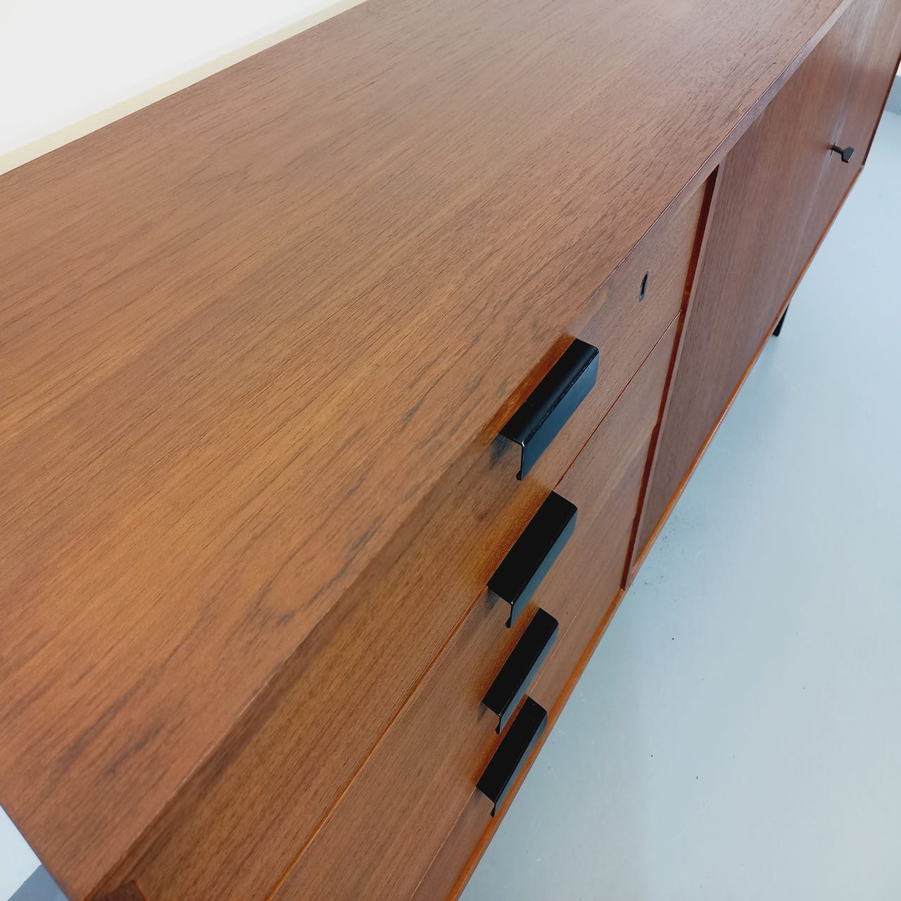 Vintage Scandinavian style modernist teak sideboard from the 50s 60s, Robin Day design for Hille