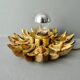 Applique forme fleur, en bois sculpté doré et verre, années 70