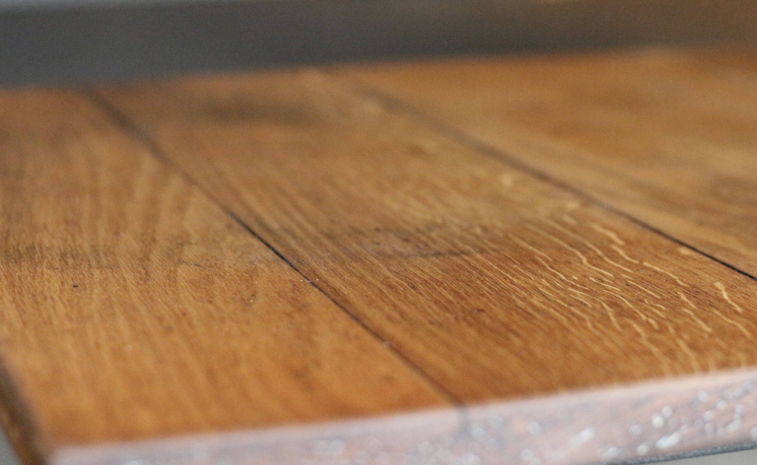 Petite table de bistrot ancienne (RAOUX, Paris).