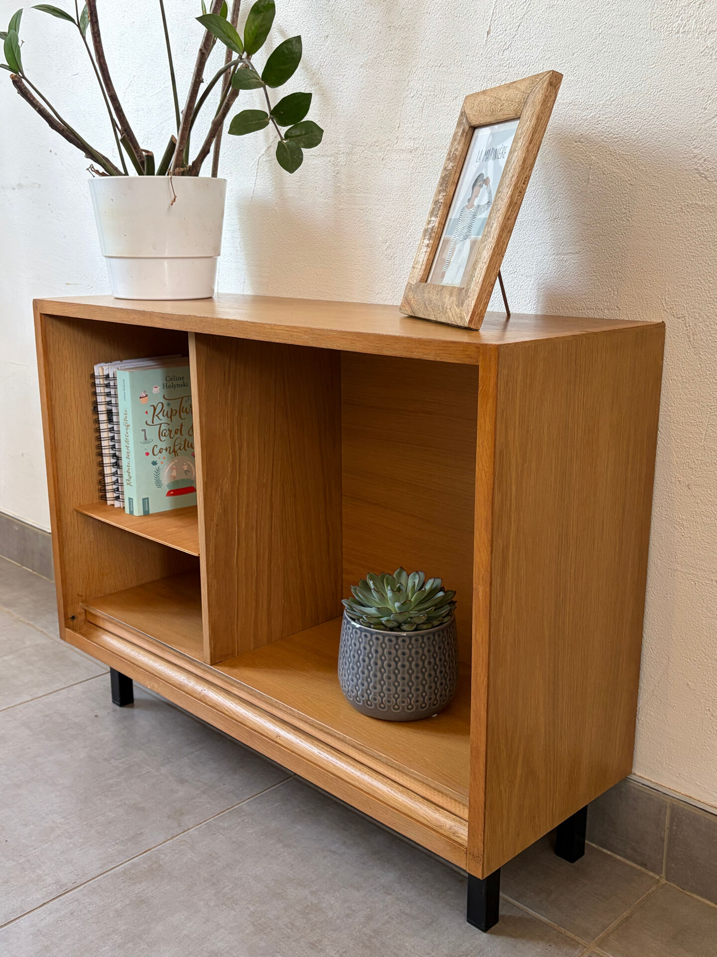 Charming vintage shelf / TV unit