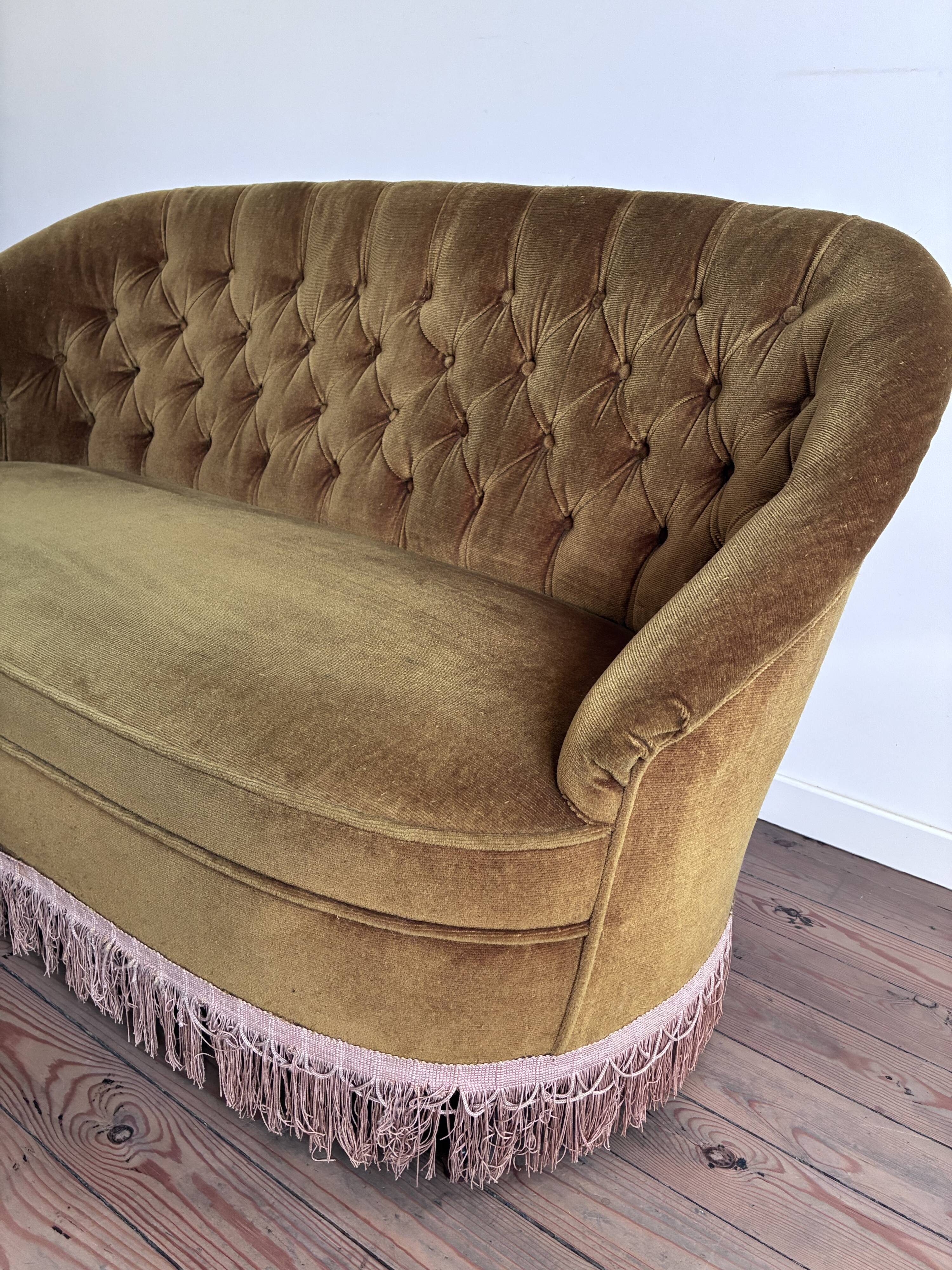 Two-seater toad sofa