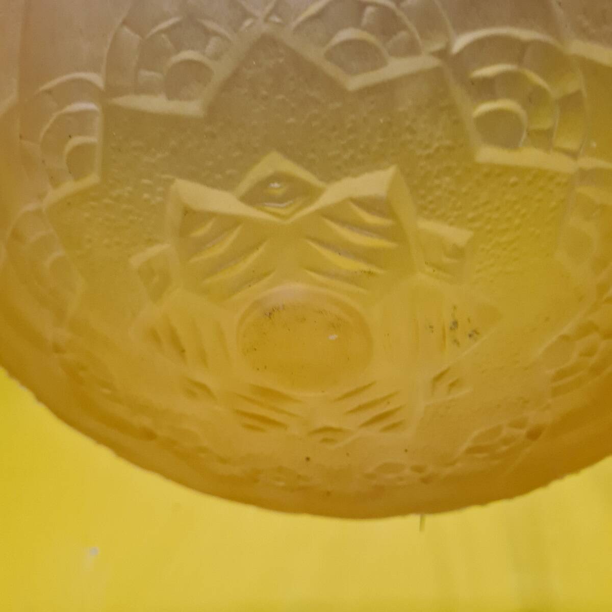 French Art Deco Rosé Glass Bowl Lamp signed by Sonover, from the 1920/30s.