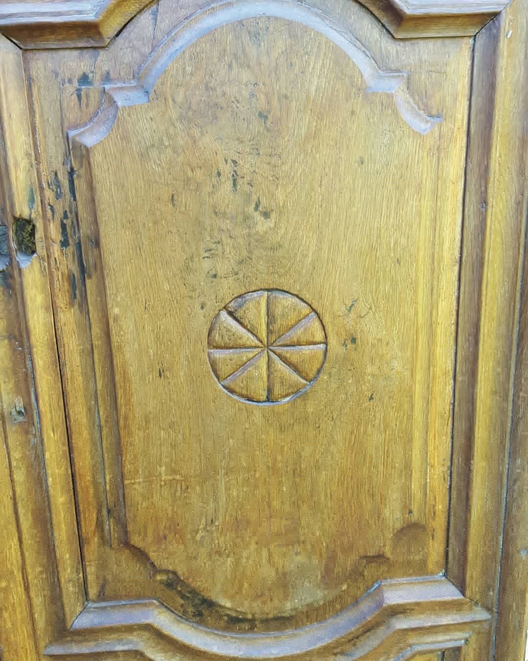 Pair of 18th-century carved doors with patères