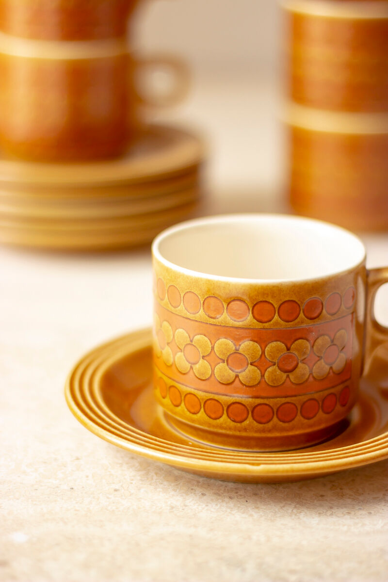 6 cups with sub-cups - vintage pattern - Hornsea England model Saffron