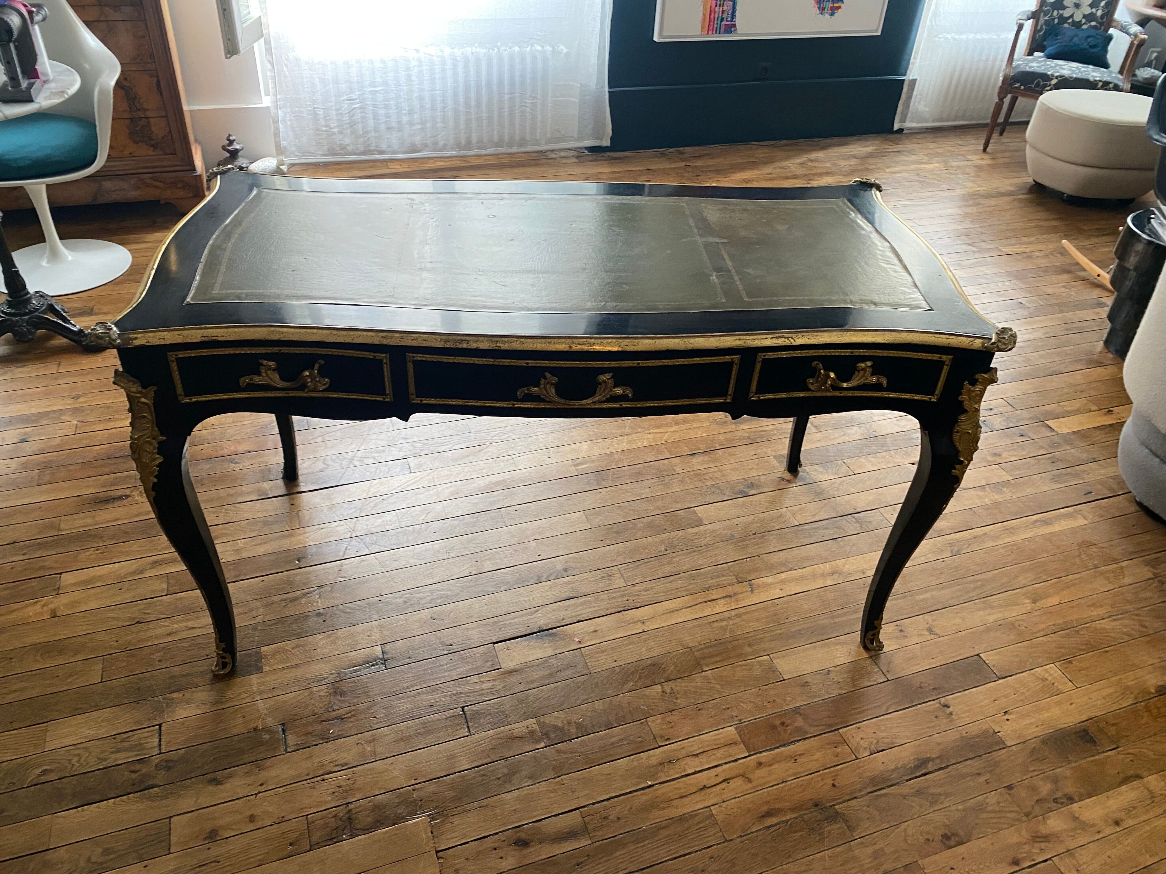 Bureau Louis XV  en bois noirci