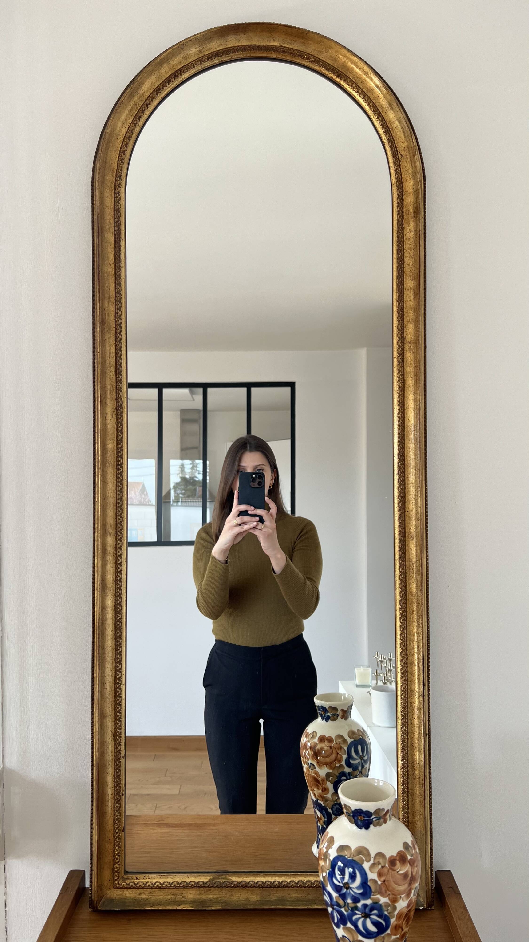 Elongated golden mirror