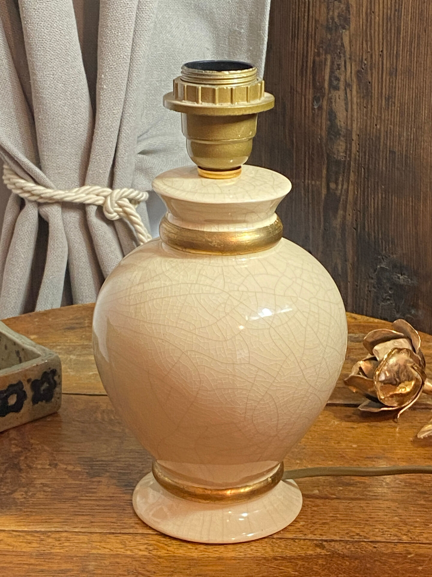 Pied de lampe en céramique craquelée  Le Dauphin
