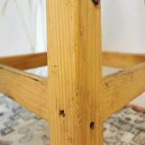 Tabouret de bar vintage en bois : assise en cuir noir, style bistrot des années 50