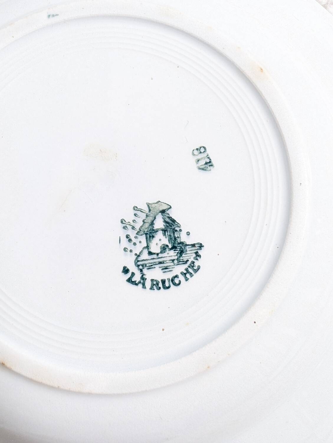 Saint Amand iron earth plates