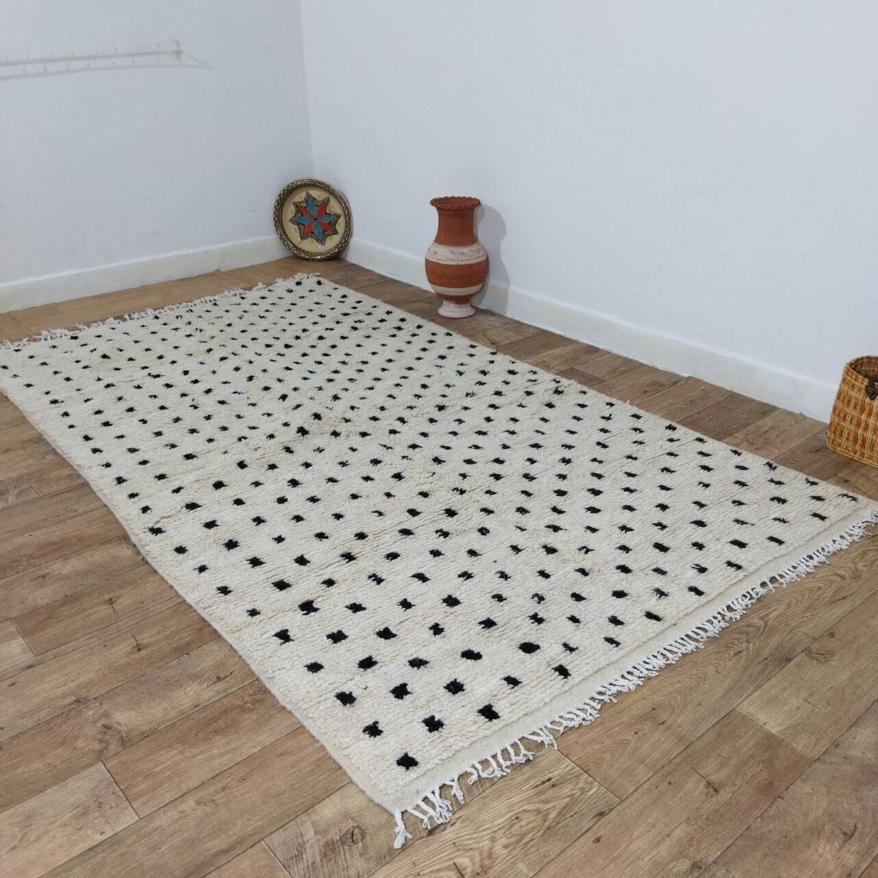 Handmade wool Berber rug 270 x 160 cm