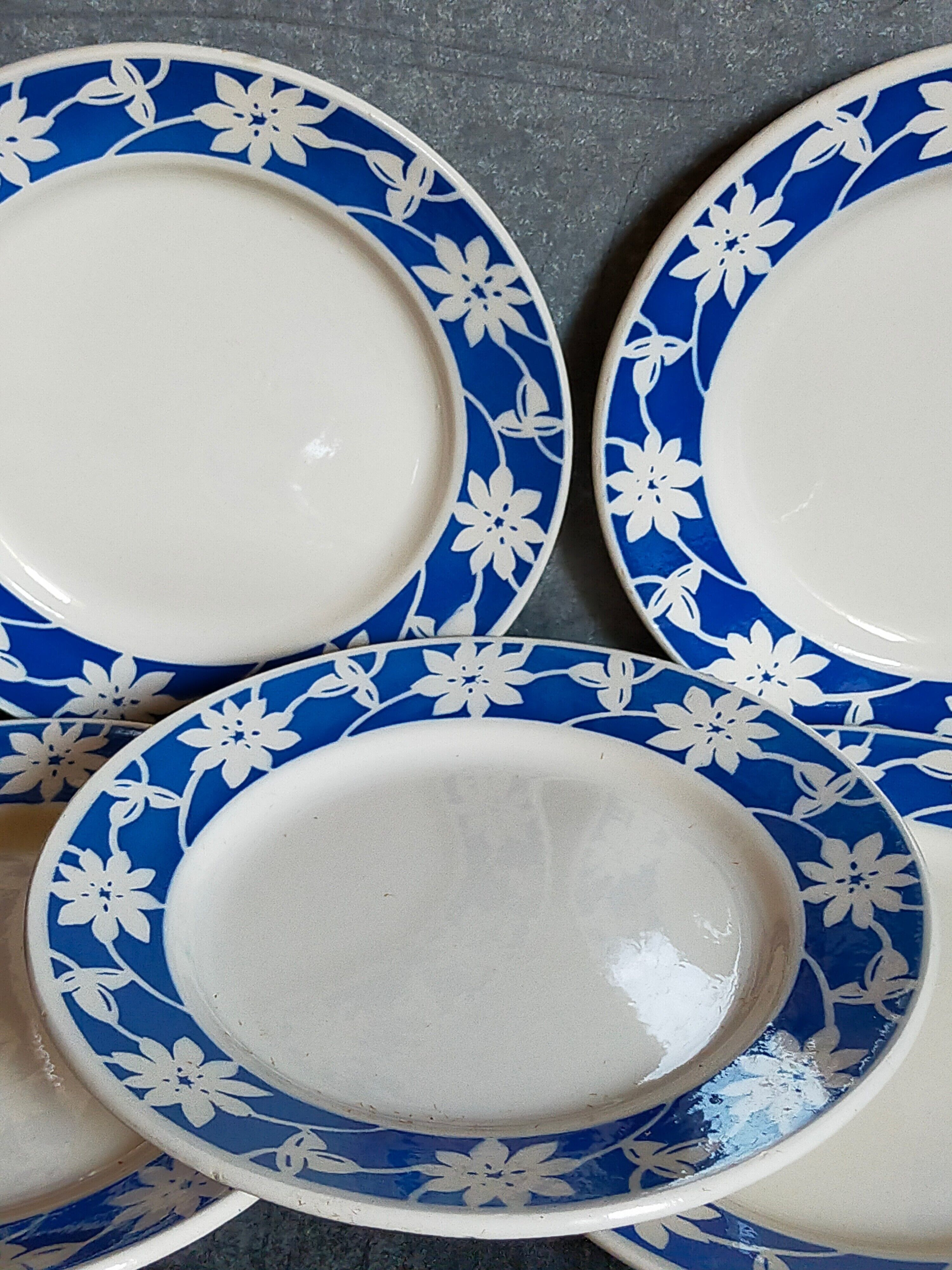 Cinq assiettes à dessert de Badonviller aux fleurs