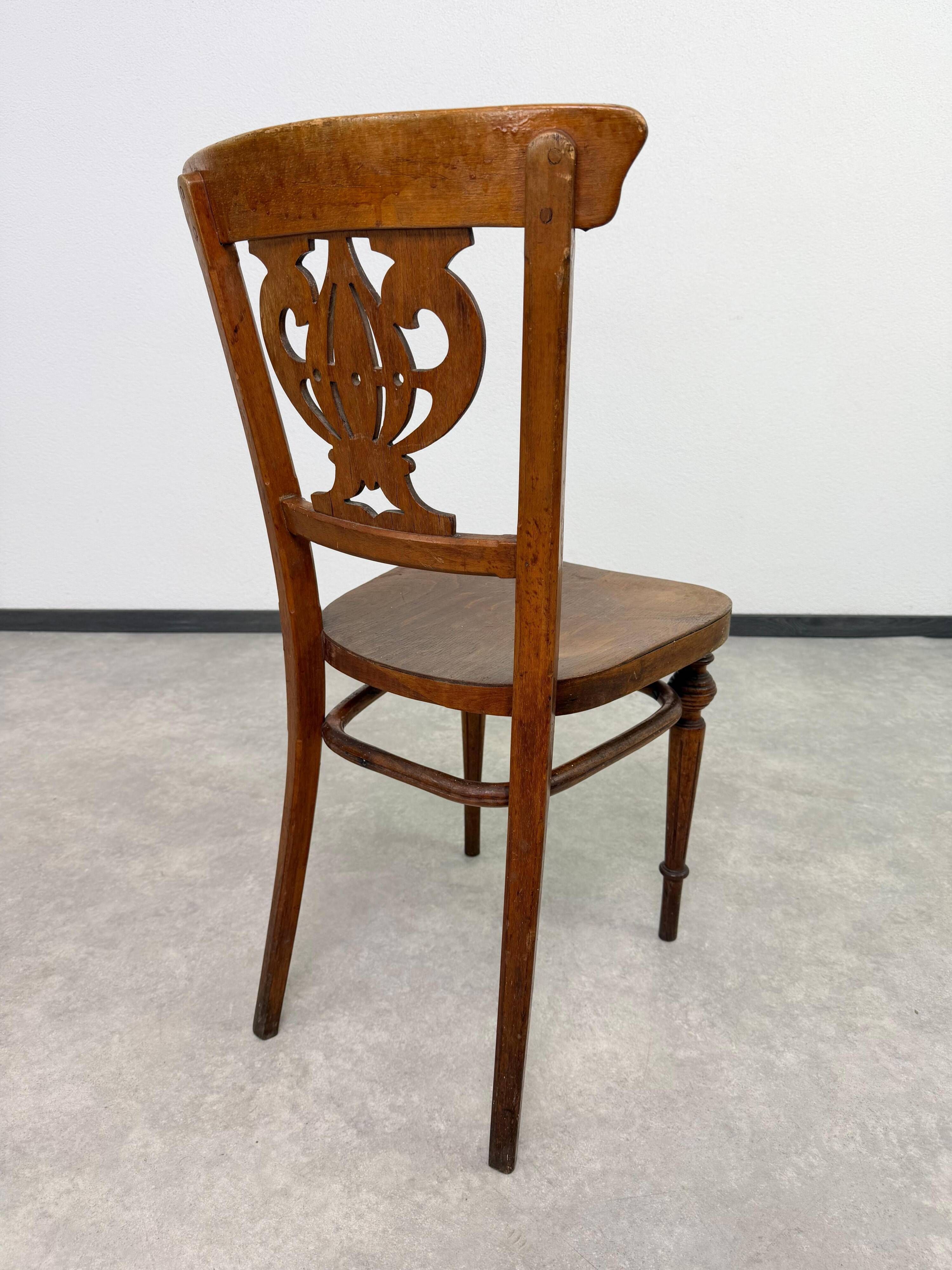 Set of Thonet bentwood dining chairs, in the Vienna Secession style, period.