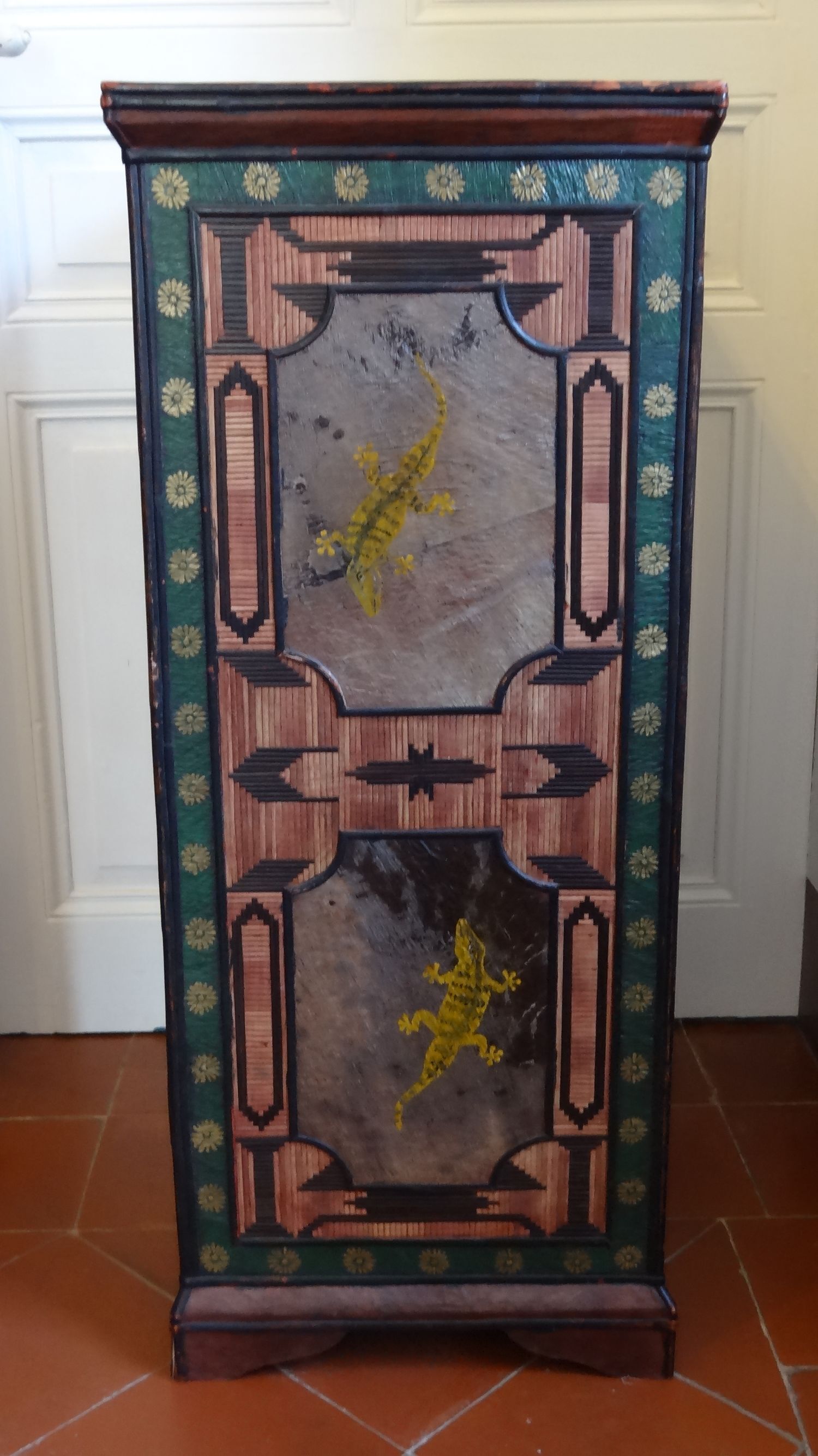 Bali furniture (sideboard) in polychromed banana leaves 54 x 91 x 38 cm