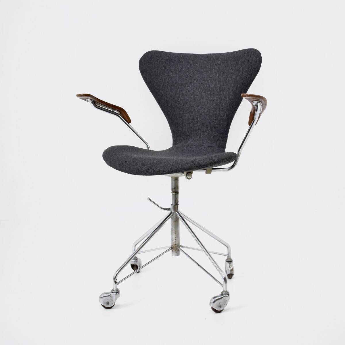 Series 7 Armchair Model 3217 Eiffel Foot By Arne Jacobsen By Fritz Hansen, Original Edition