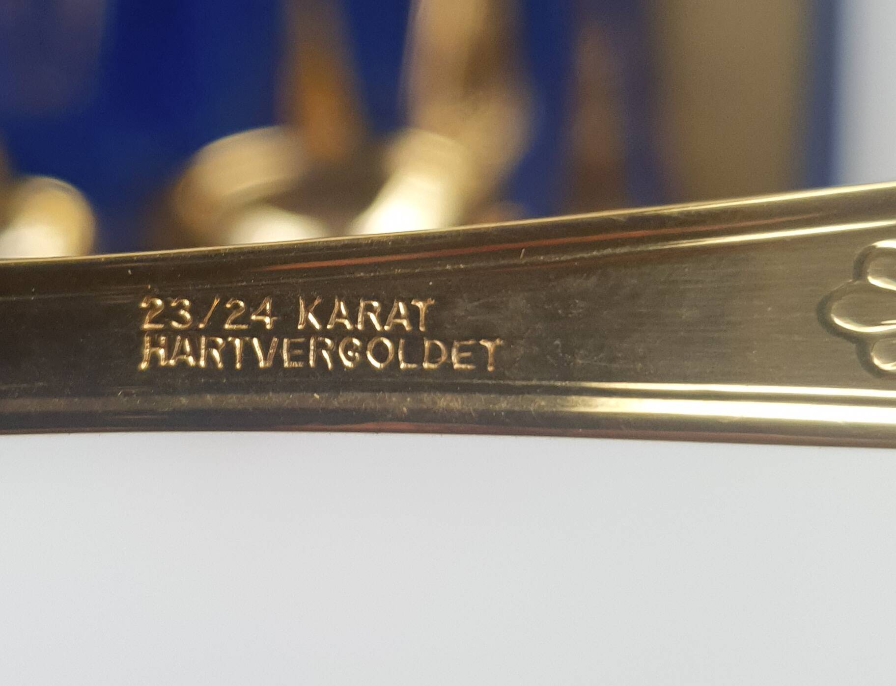 Cutlery set 70 gold plated pieces