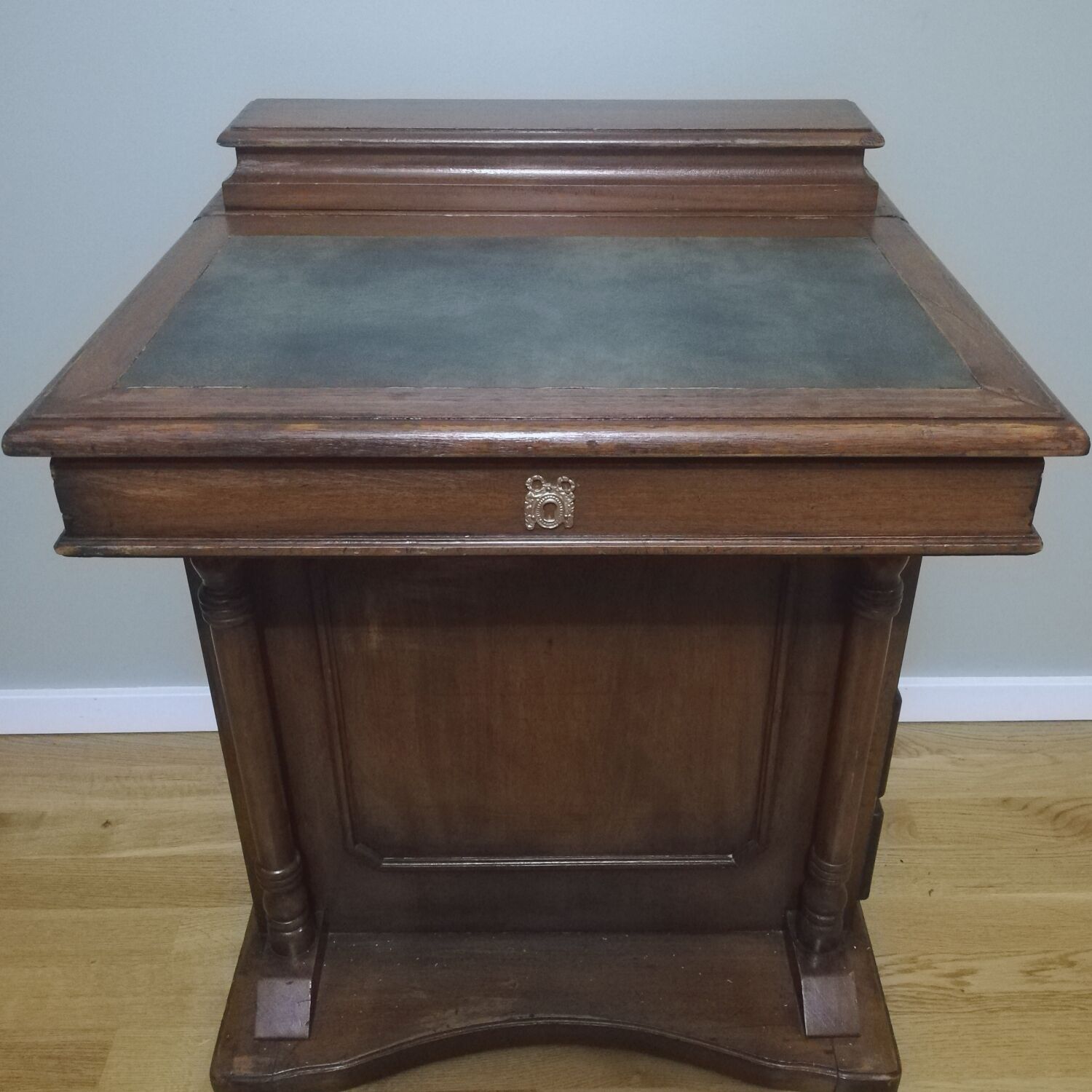 English secretary Davenport