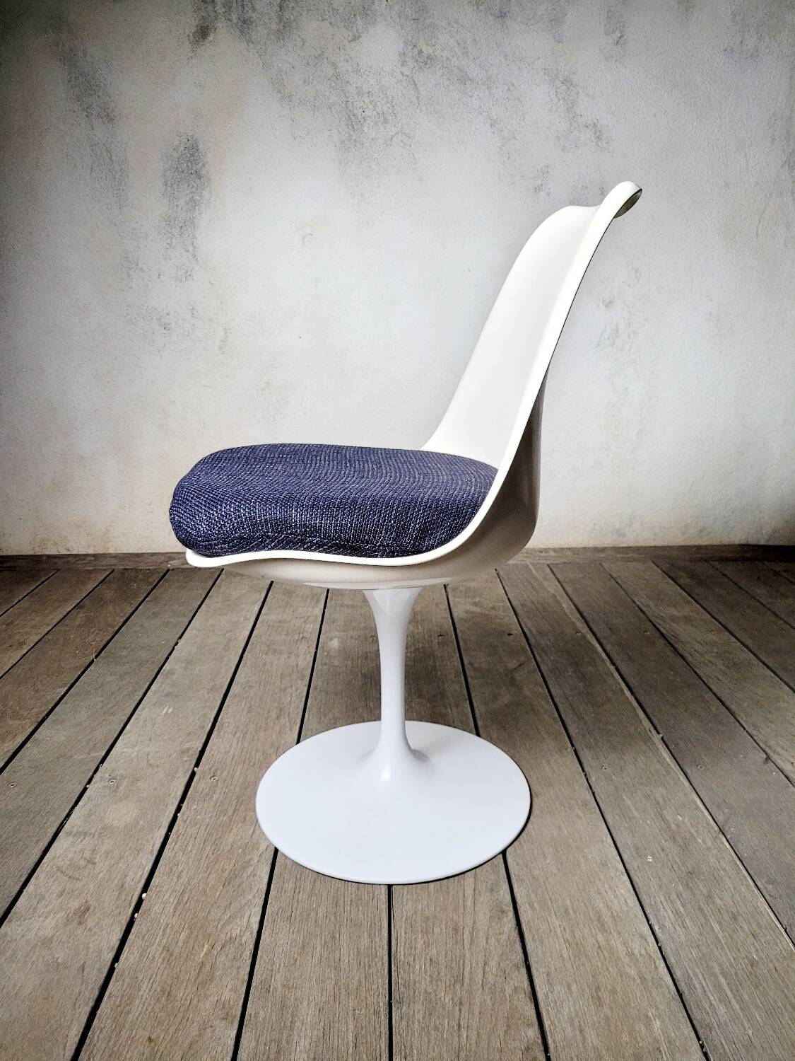 4 Knoll International tulip chairs by Eero saarinen