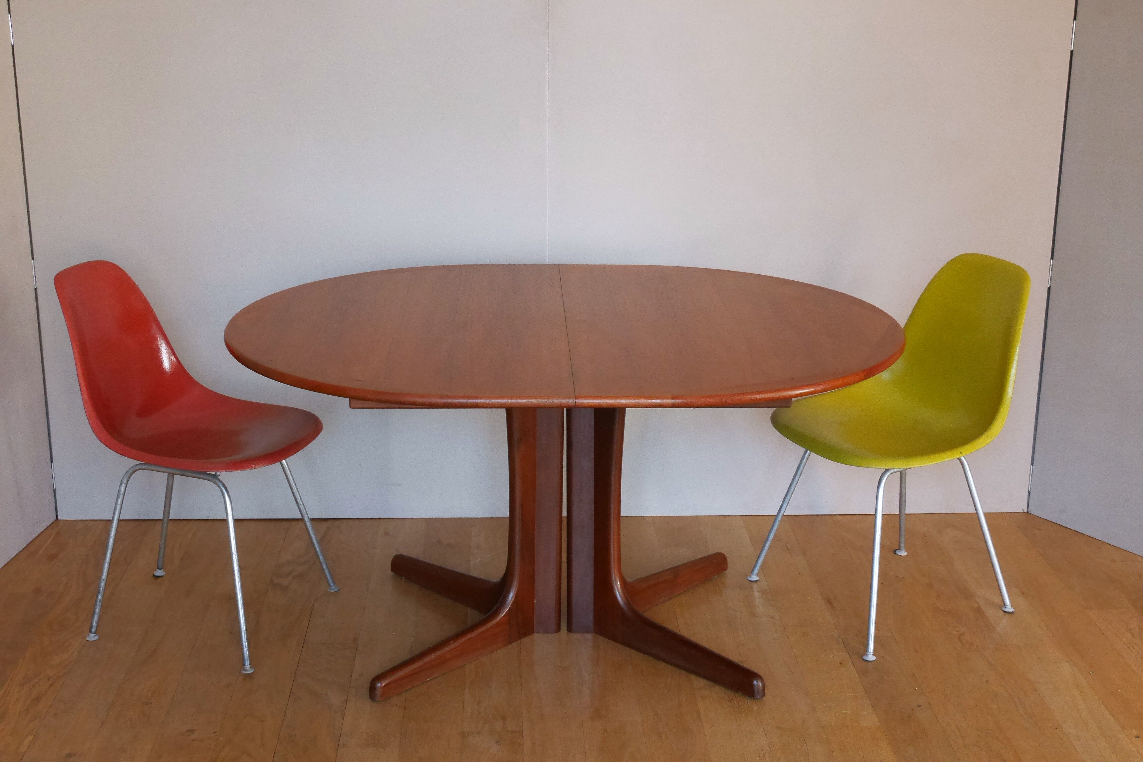 Scandinavian oval table in teak 2 60s extensions